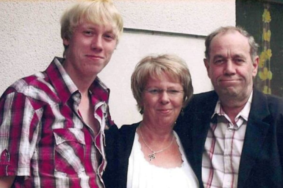 Tony B. (l.) mit seinen Eltern Bärbel und Hans-Joachim.