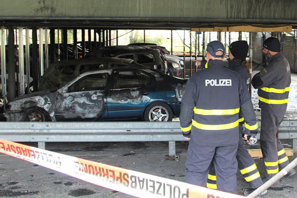 Leipzig: Extremismus-Zentrum ermittelt! Anschlag auf Parkhaus - zehn Autos abgefackelt