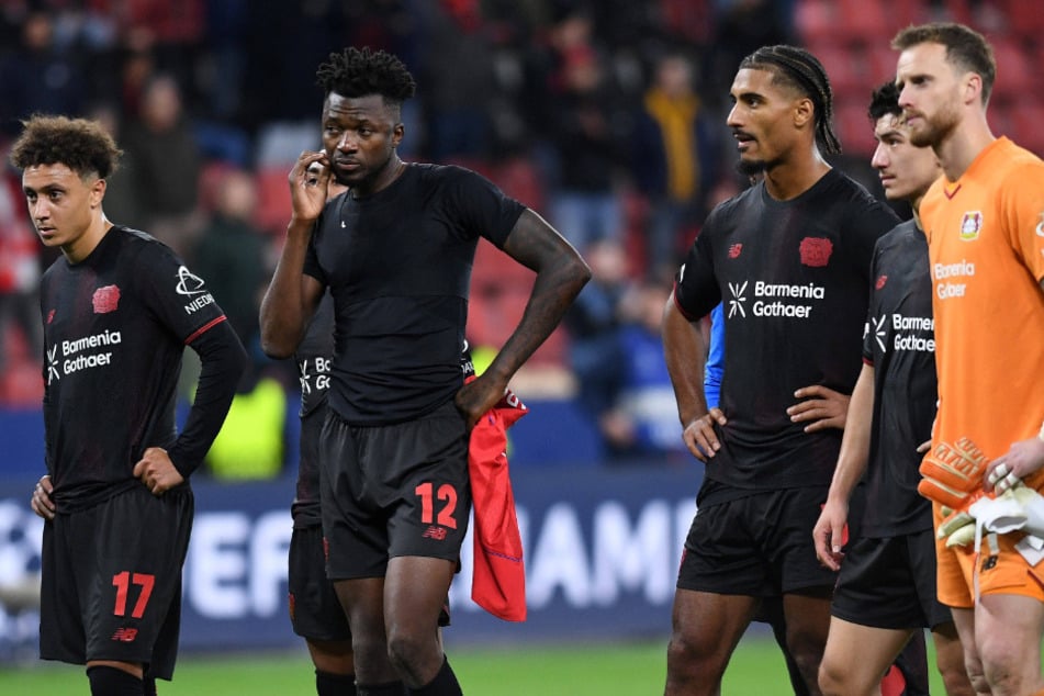 Eliesse Ben Seghir (l.), Edmond Tapsoba (2.v.l.) und Ibrahim Maza (2.v.r.) werden der Werkself voraussichtlich fehlen.