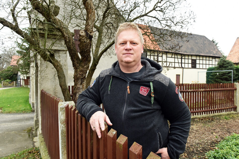 Jens Hausner (54) vor seinem Hof in Pödelwitz bei Leipzig. Die Erweiterung des Braunkohletagebau Vereinigtes Schleenhain durch den Energiekonzern Mibrag bedrohte das Dorf.