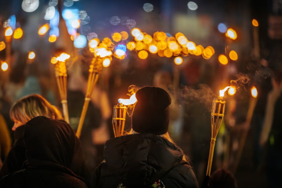 Fackelwanderung im Erzgebirge. (Symbolbild)