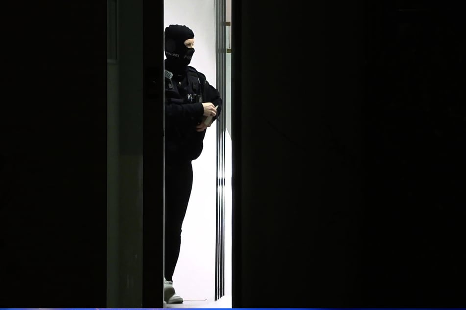 Ein Spezialeinsatzkommando (SEK) der Polizei ist seit den frühen Morgenstunden in Bonn im Einsatz.