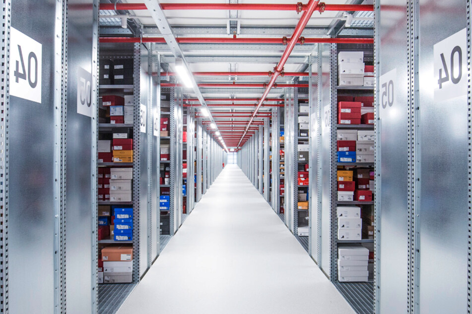 The Mytheresa warehouse looks so clean.