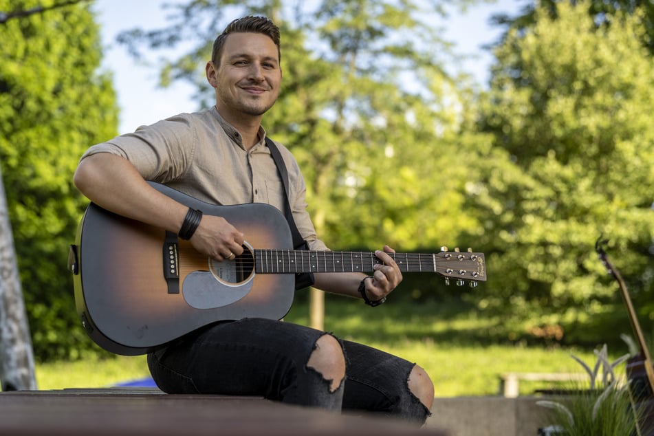 Chemnitzer Singer und Songwriter Falk Eidner (35) schrieb eine Hommage an die Kulturhauptstadt 2025.