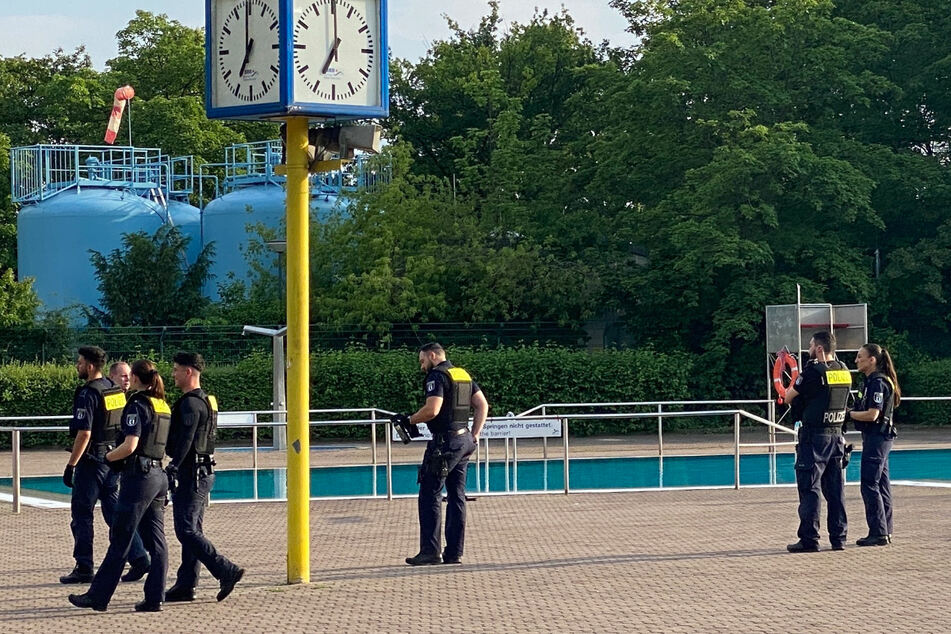 Erneute Schwimmbad-Schlägerei: Polizei räumt Sommerbad Neukölln
