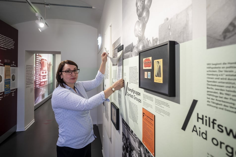 Steffi Lehmann (36), wissenschaftliche Leiterin der Gedenkstätte, in der Dauerausstellung.