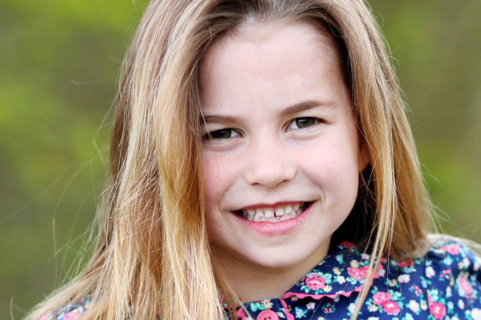 Dieses süße Bild von Prinzessin Charlotte (6) wurde von der royalen Familie auf Twitter geteilt.