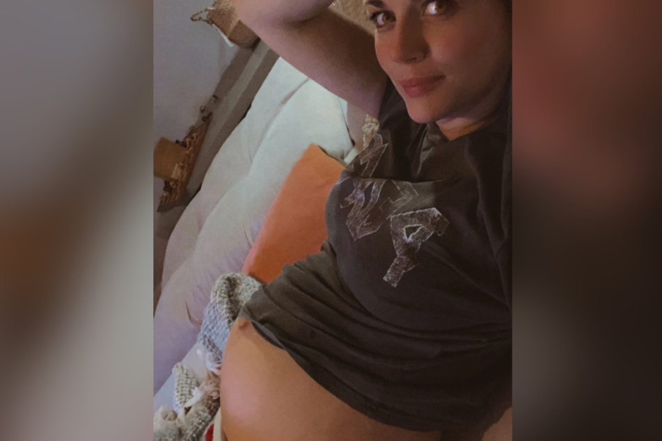 Auf Instagram meldet sich Nina Bott (42) bei ihren Fans.