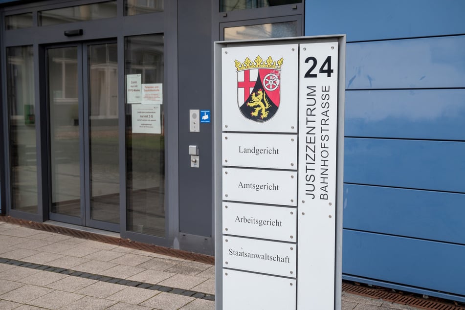 Das Landgericht in Kaiserslautern hat gegen den 19-jährigen Täter eine lange Haftstrafe verhängt.