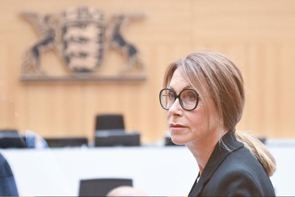 Petra Laur (65) spricht erstmals vor Gericht über ihren Sohn.