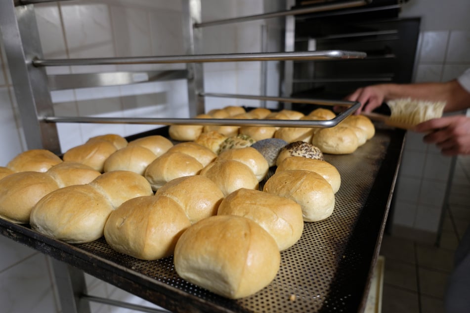 Fürs täglich Brot sorgen Hunderte Handwerksbäcker in Sachsen. Doch angesichts der Preisspirale bei Zutaten und Energie geraten sie immer stärker unter Druck.