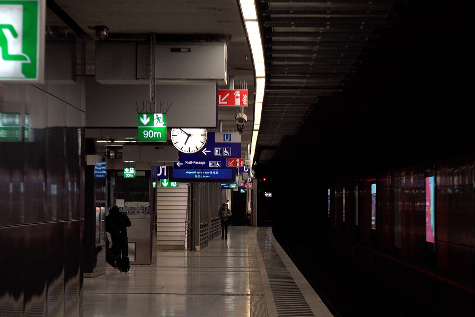 Ziemlich gespenstische Stimmung herrscht am Freitag an den Gleisen des Stuttgarter Hauptbahnhofs.