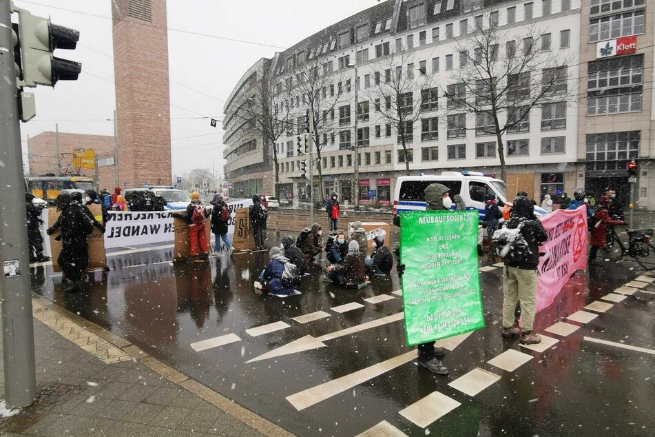Die Demonstrierenden blockierten am Freitagnachmittag den Ring beim Rathaus.