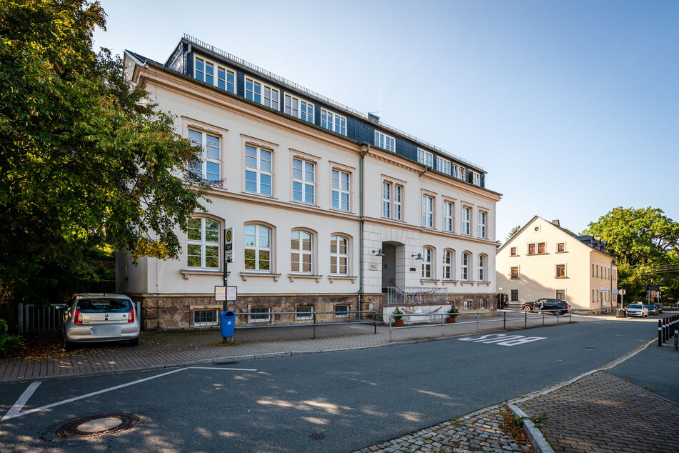 Die Grundschule in Adelsberg soll erweitert werden. Eine Renovierung des Bestandsgebäudes ist hingegen nicht geplant.