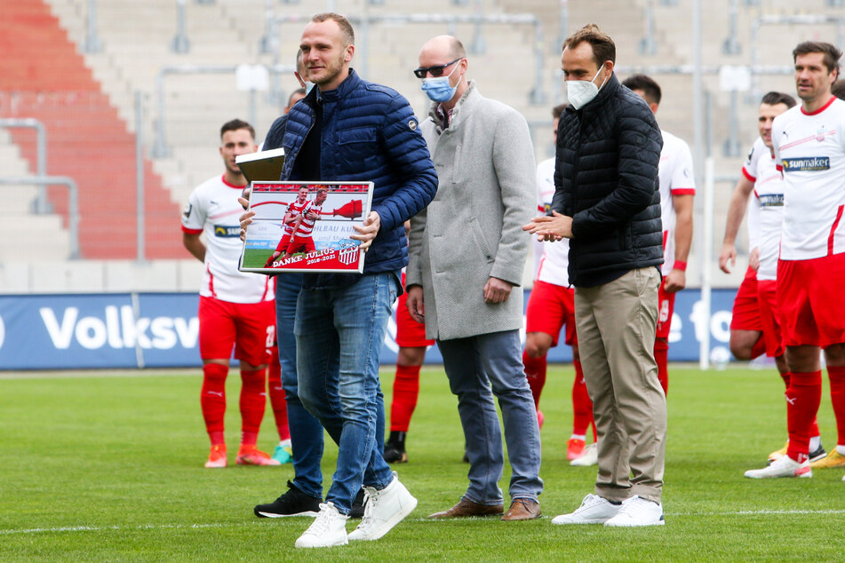 Julius Reinhardt (33) beendete seine langjährige Fußballkarriere. Am letzten Spieltag wurde er vom FSV Zwickau gebührend verabschiedet - leider ohne Zuschauer.