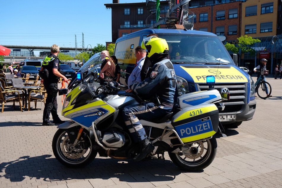 Ein Geldbote ist am heutigen Montag in Hamburg überfallen worden. Die Polizei sucht nach dem Täter und Zeugen.