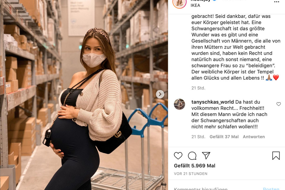 Neele (24) bei IKEA.