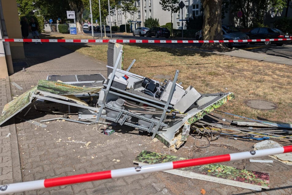 Der Verteilerkasten wurde komplett zerstört.