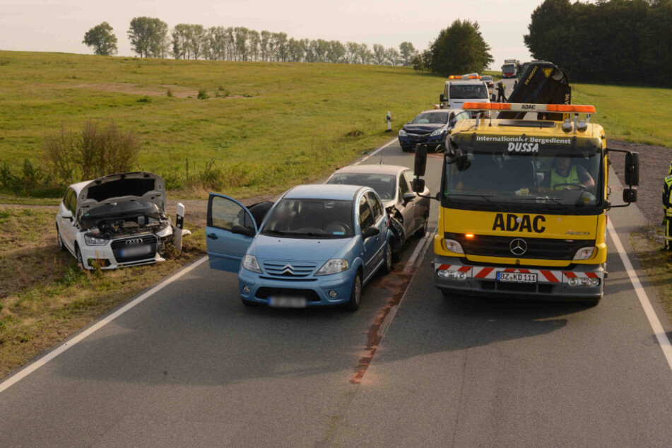 Der Abschleppdienst musste nach dem Unfall anrücken.