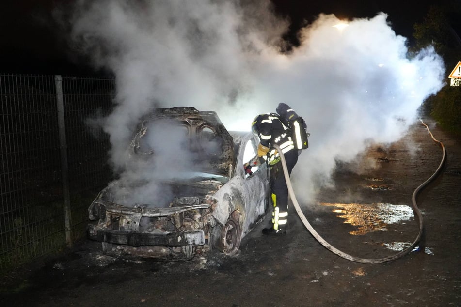 Die Feuerwehr löschte die Brände.