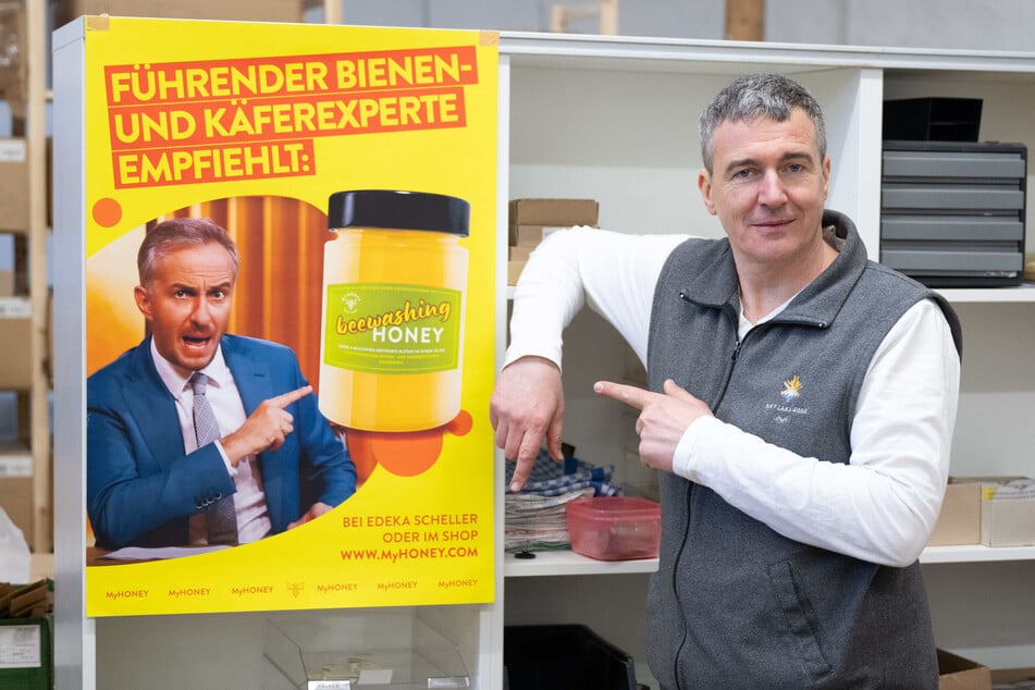 Der "Beewashing"-Honig von Imker Rico Heinzig (49) wurde international ausgezeichnet. (Archivbild)