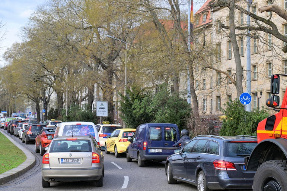 Für rund ein Drittel der Wege nutzen die Dresdner laut Verkehrsentwicklungsplanung ihr Auto.