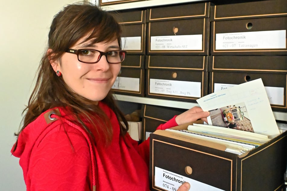 In diesen Kartons verwahrt Josephine Hanke (29) die historischen Fotos.