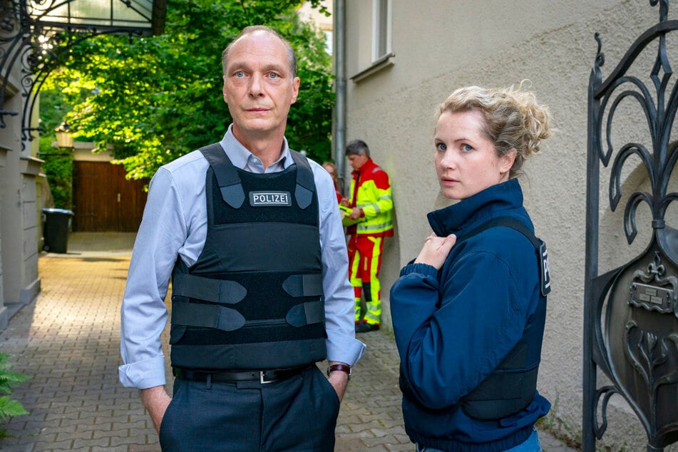 Martin Brambach (57) und Cornelia Gröschel (37) sind am Sonntag im neuen Dresdner "Tatort" zu sehen.