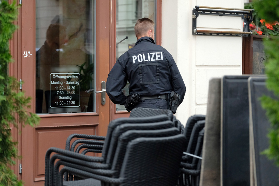 Falsche Polizisten haben einen Leipziger am Samstagabend um 100 Euro gebracht. (Symbolbild)