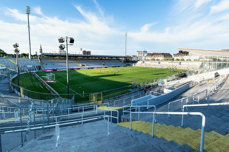 Das Stadion an der Grünwalder Straße soll fit für die 2. Bundesliga gemacht werden. (Archiv)