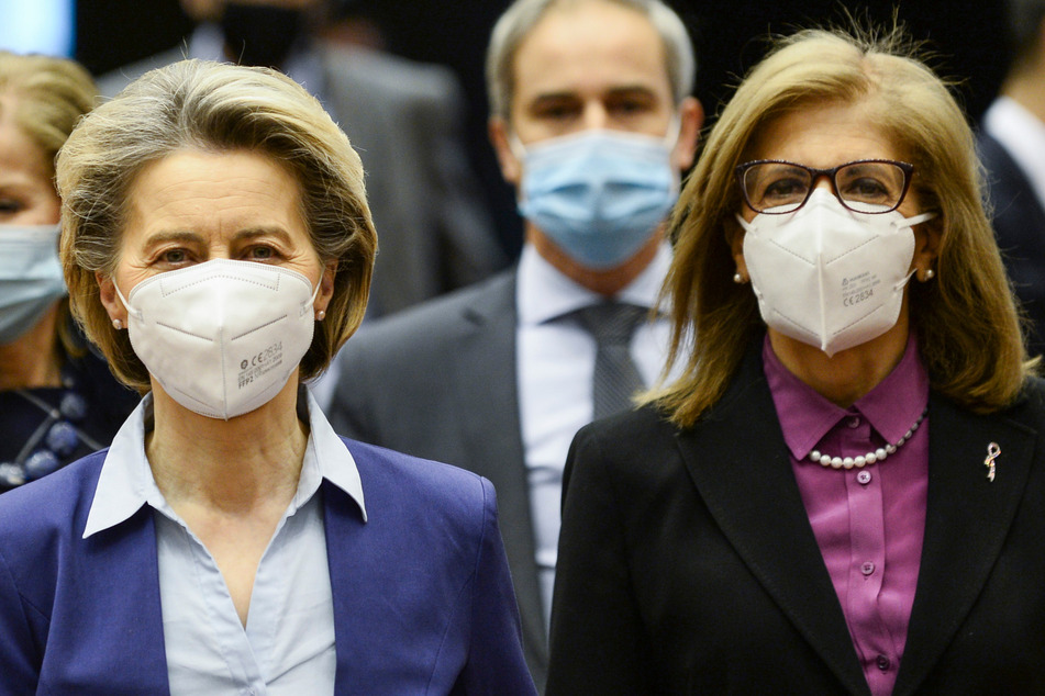 Ursula von der Leyen (62), Präsidentin der Europäischen Kommission, und Stella Kyriakides, EU-Kommissarin für Gesundheit.