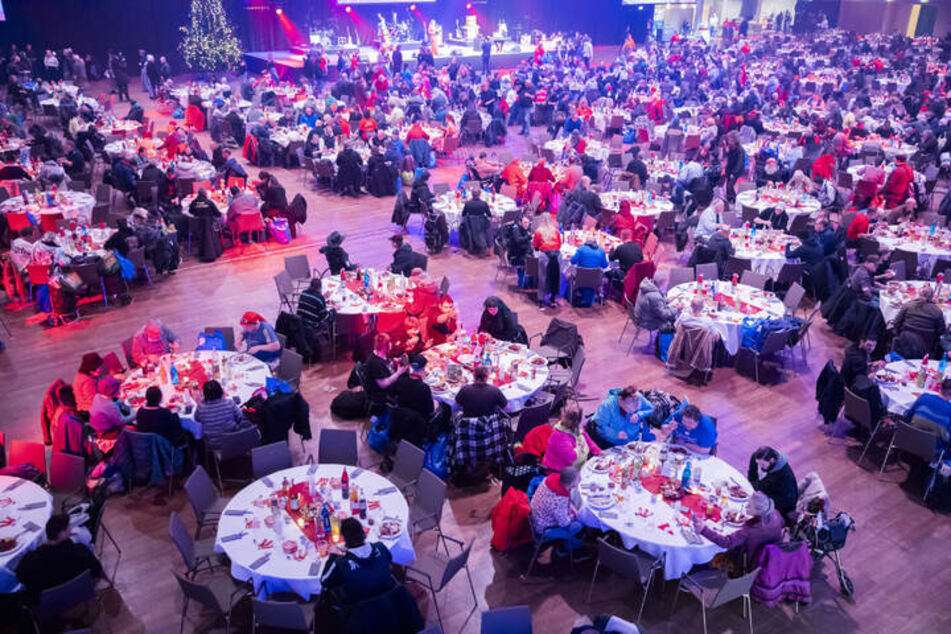 In diesem Jahr fand Zanders Weihnachtsfeier für Bedürftige mit Gänseessen zum ersten Mal seit Beginn der Corona-Pandemie wieder im Hotel Estrel statt