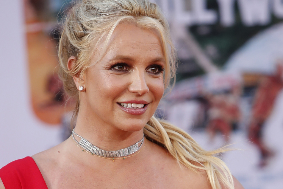 Am Samstag verkündete Britney Spears Mann, Sam Asghari (29), dass seine Mutter im Krankenhaus ist. Von Britney Spears (41) kamen nur wirre Worte.