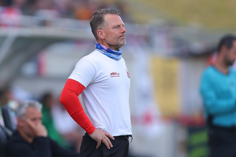Ob FSV-Cheftrainer Rico Schmitt (56, im Bild) in der neuen Saison auf Theo Martens zurückgreifen kann, ist noch offen.