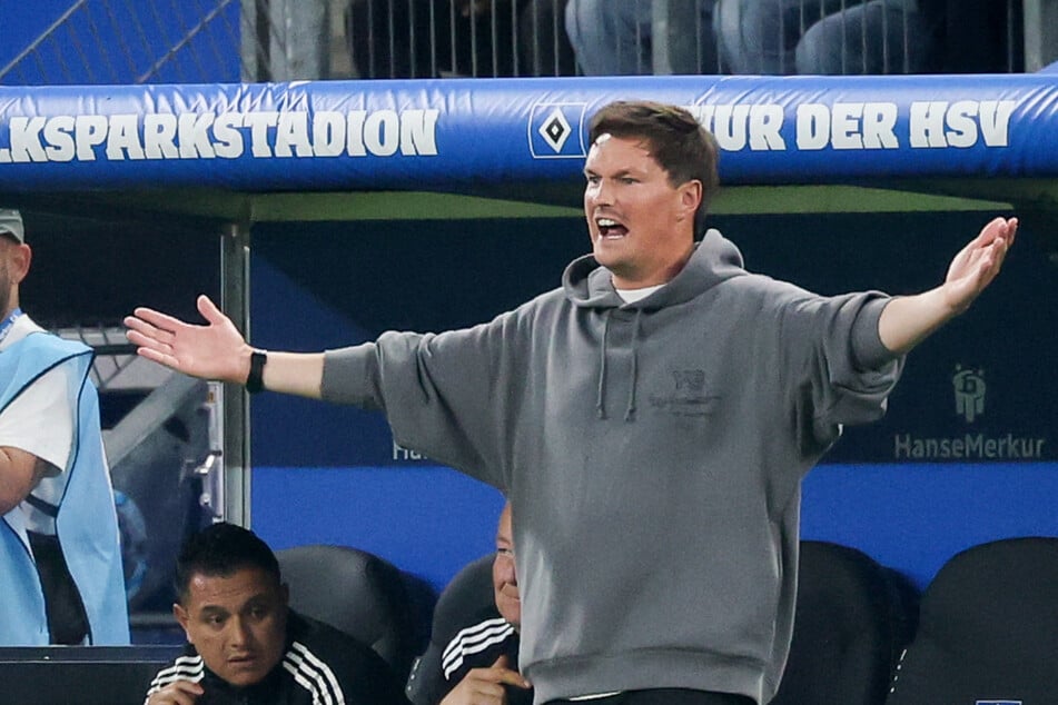 HSV-Trainer Merlin Polzin (34) war nach der Derby-Pleite sichtlich enttäuscht.