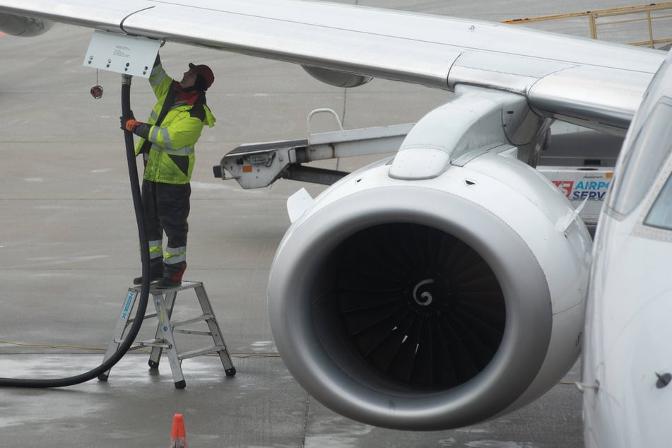 Die Mitteldeutsche Flughafen AG steht unter Druck. Die Konkurrenz in Prag oder Breslau zieht Airlines an, weil dort das Starten und Landen günstiger ist als in Deutschland.