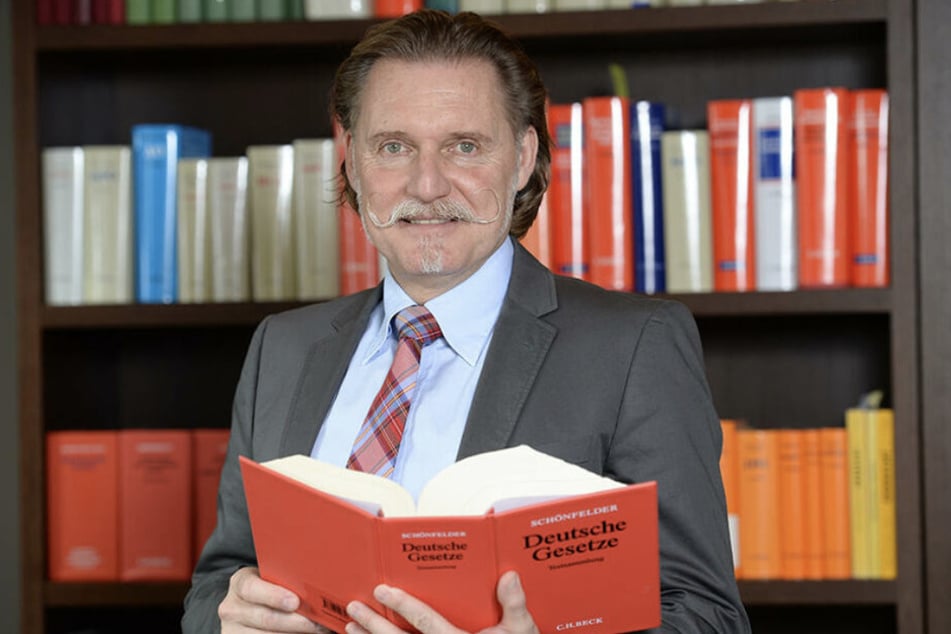Ingo Lenßen (59) ist ein bekannter TV-Anwalt.