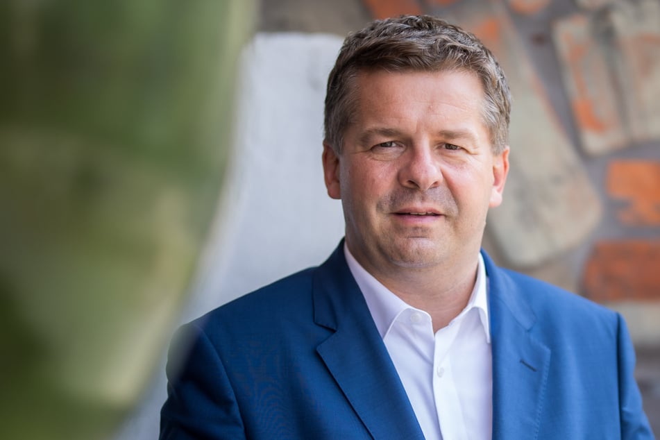 Von Russland gelenkt? Fake-News-Kampagne gegen Ministerpräsident Schulze