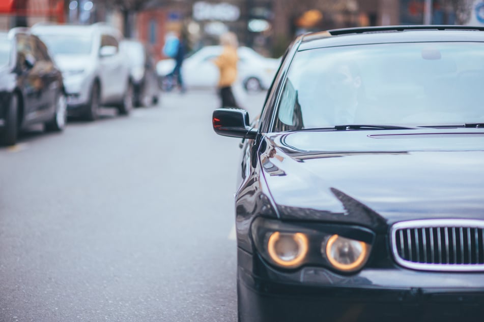 Der Unbekannte soll mit einem grauen BMW Coupé unterwegs gewesen sein. (Symbolbild)