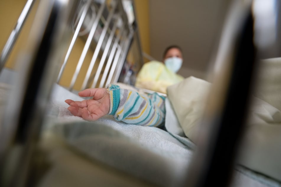 In Kinderkliniken sind wegen der starken Wellen von Infektionskrankheiten kaum noch Betten frei.