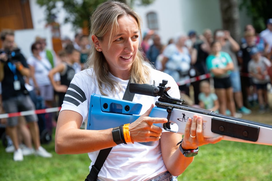 Franziska Preuß (31) am Mittwoch auf dem Biathlon-Sommer-Fanfest in Reisbach.
