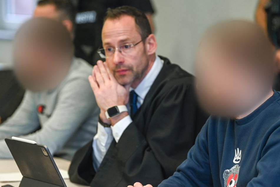 Brände gelegt und Tatortbilder verkauft: Zündelnde Presse-Fotografen müssen ins Gefängnis!
