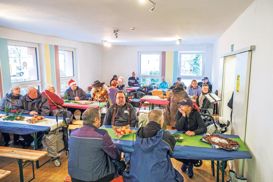 Über 100 Obdachlose bekommen Weihnachtsessen bei der Dresdner Heilsarmee.