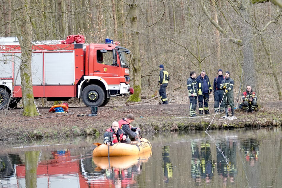 Große Suchaktion: Am Mittwoch wurde der Zeisigwald bis in die Nacht nach der vermissten Edina abgesucht.