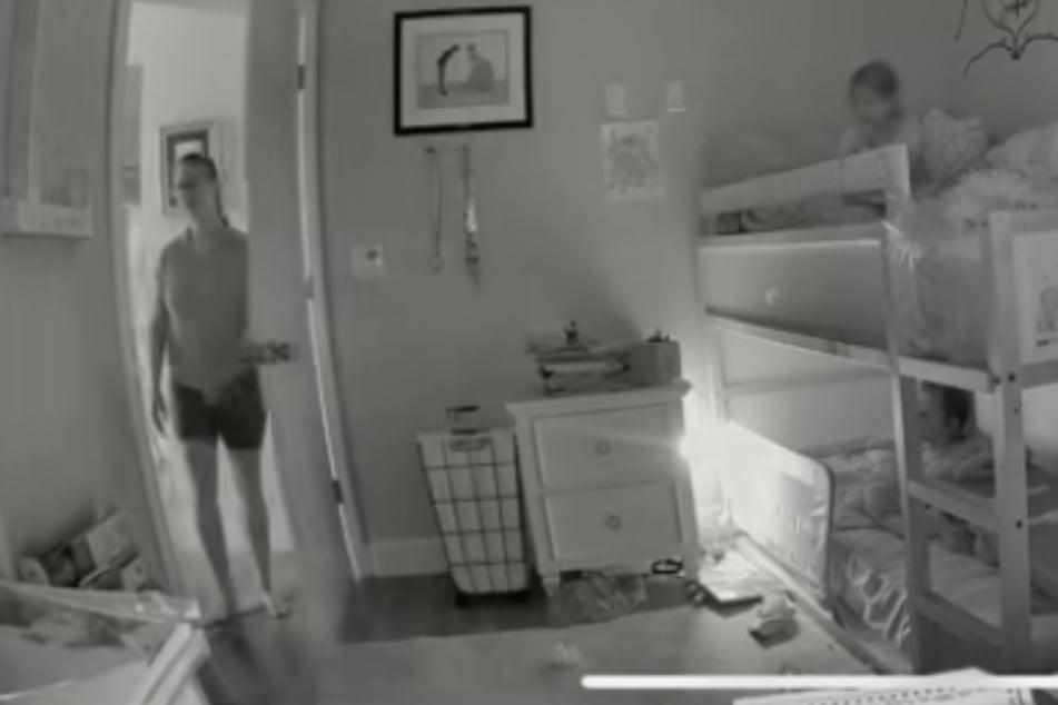 Weil ihre beiden Töchter (7 und 4) nicht einschlafen wollten, bot eine Mutter aus den USA ihnen Geld an.