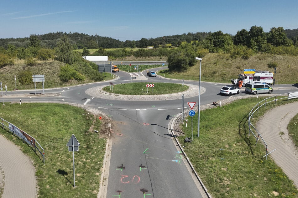 In Blankenburg war ein Hyundai geradeaus über einen Kreisverkehr gerast.