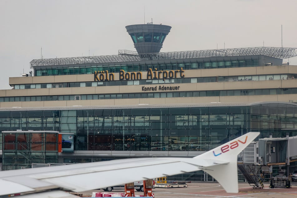 Das Flugzeug musste am Flughafen Köln/Bonn eine ungeplante Zwischenlandung einlegen. (Archivbild)