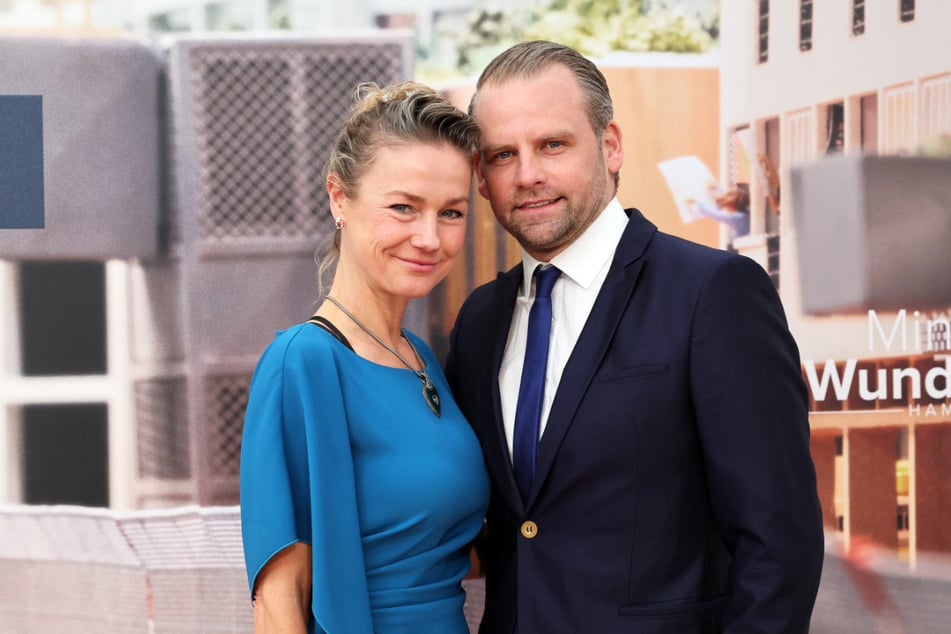 Schauspielerin Rhea Harder-Vennewald (50) lernte ihren Mann Jörg (44) bei den Dreharbeiten von "Notruf Hafenkante" lernen.