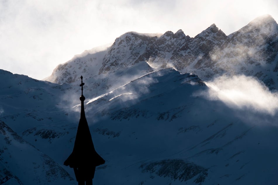Bergsteiger hängen über Nacht fest: Deutsche aus 4000 Metern Höhe gerettet