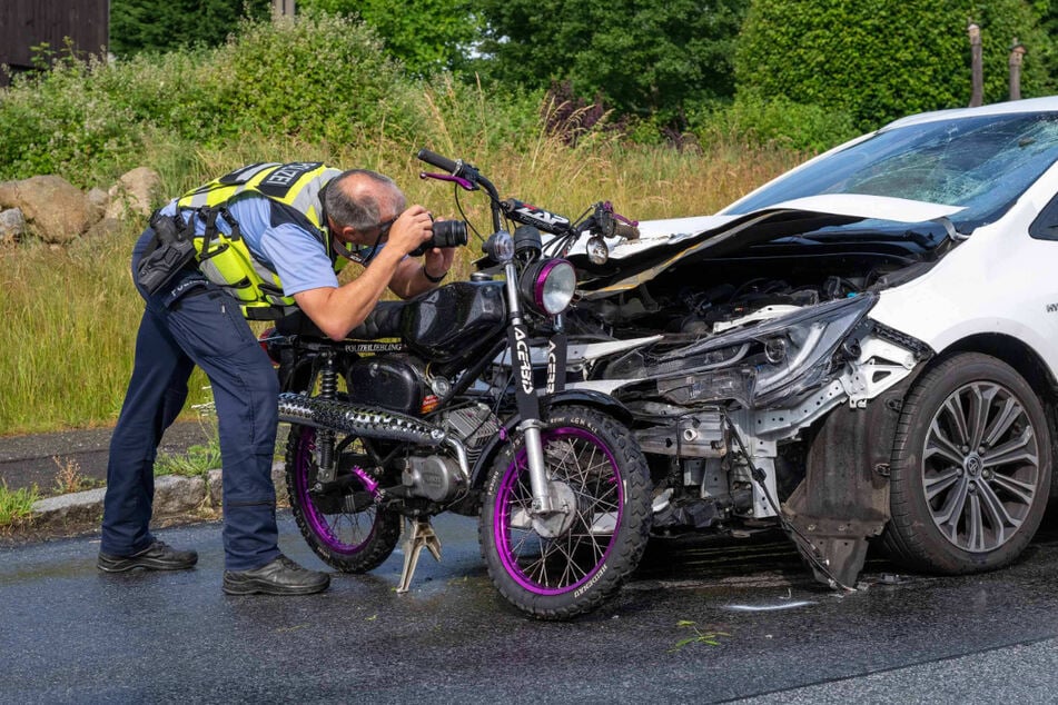 Die Polizei nahm den Unfall auf und sperrte den betroffenen Bereich.